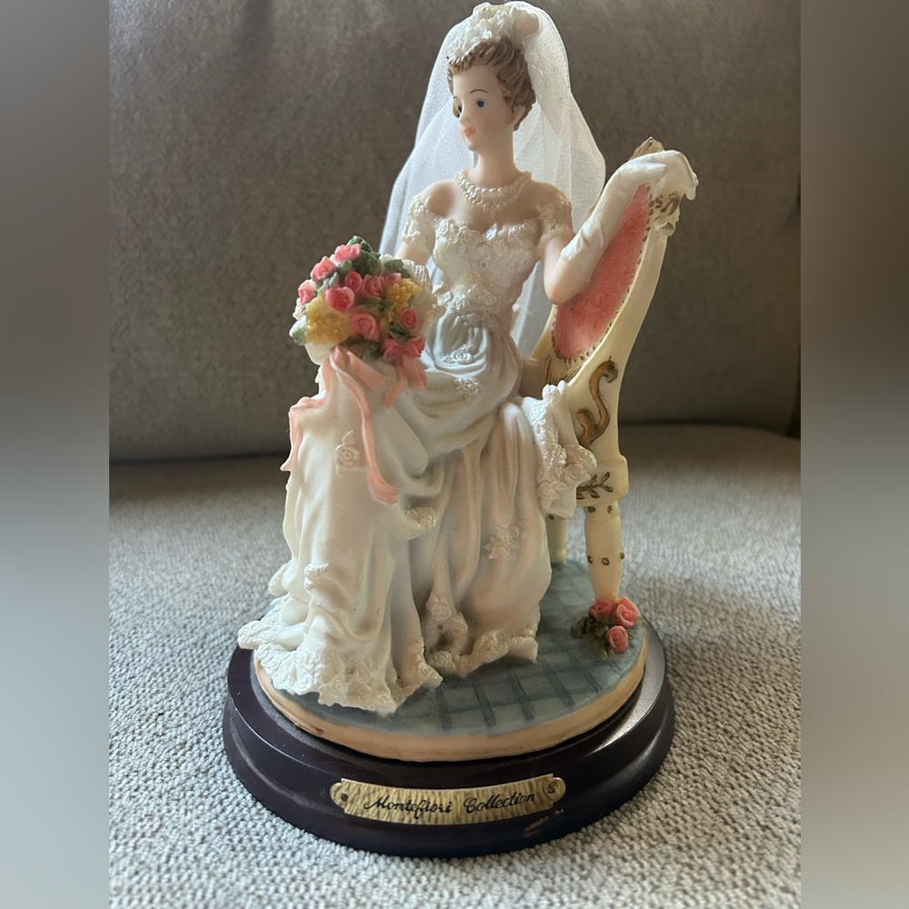 Vtg Montefiori Collection Italy Design Porcelain Sitting Bride w Veil Figurine